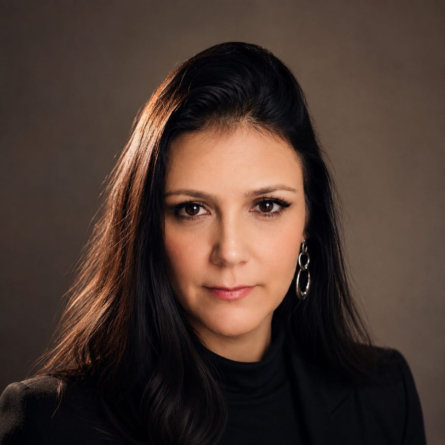 Dra. Elisangela Salomon Carreiro